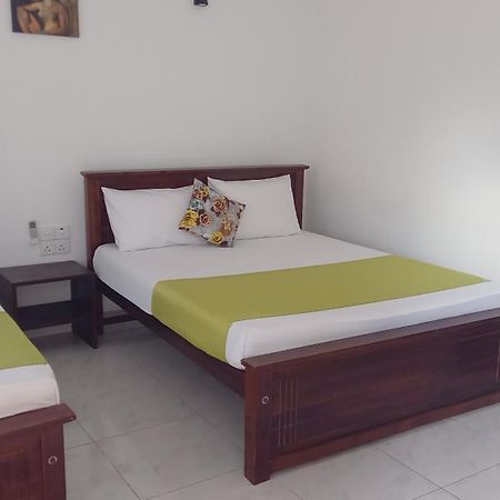 Lake Edge Resort Anuradhapura Exteriör bild
