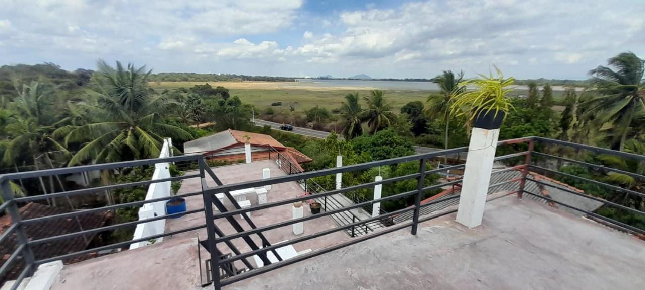 Lake Edge Resort Anuradhapura Exteriör bild