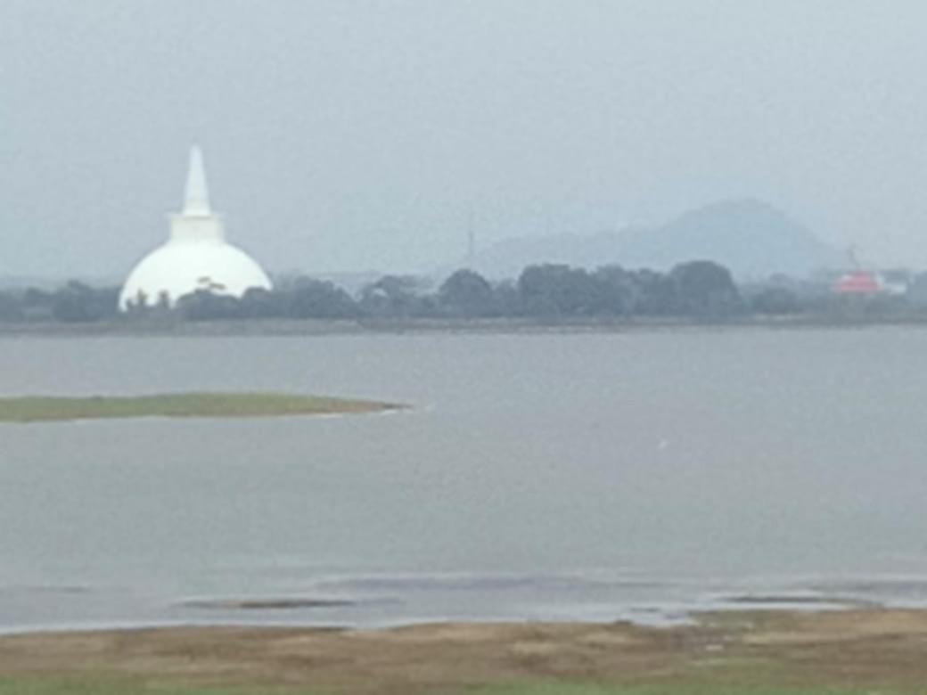 Lake Edge Resort Anuradhapura Exteriör bild