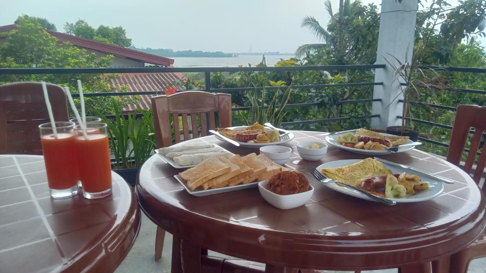 Lake Edge Resort Anuradhapura Exteriör bild