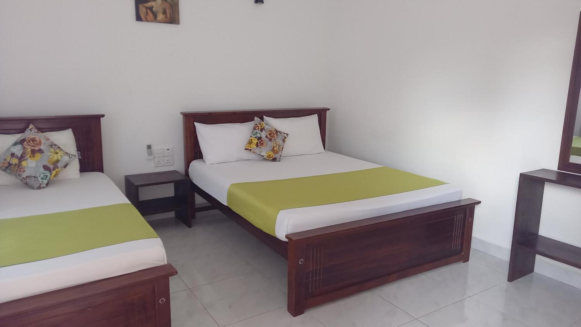 Lake Edge Resort Anuradhapura Exteriör bild