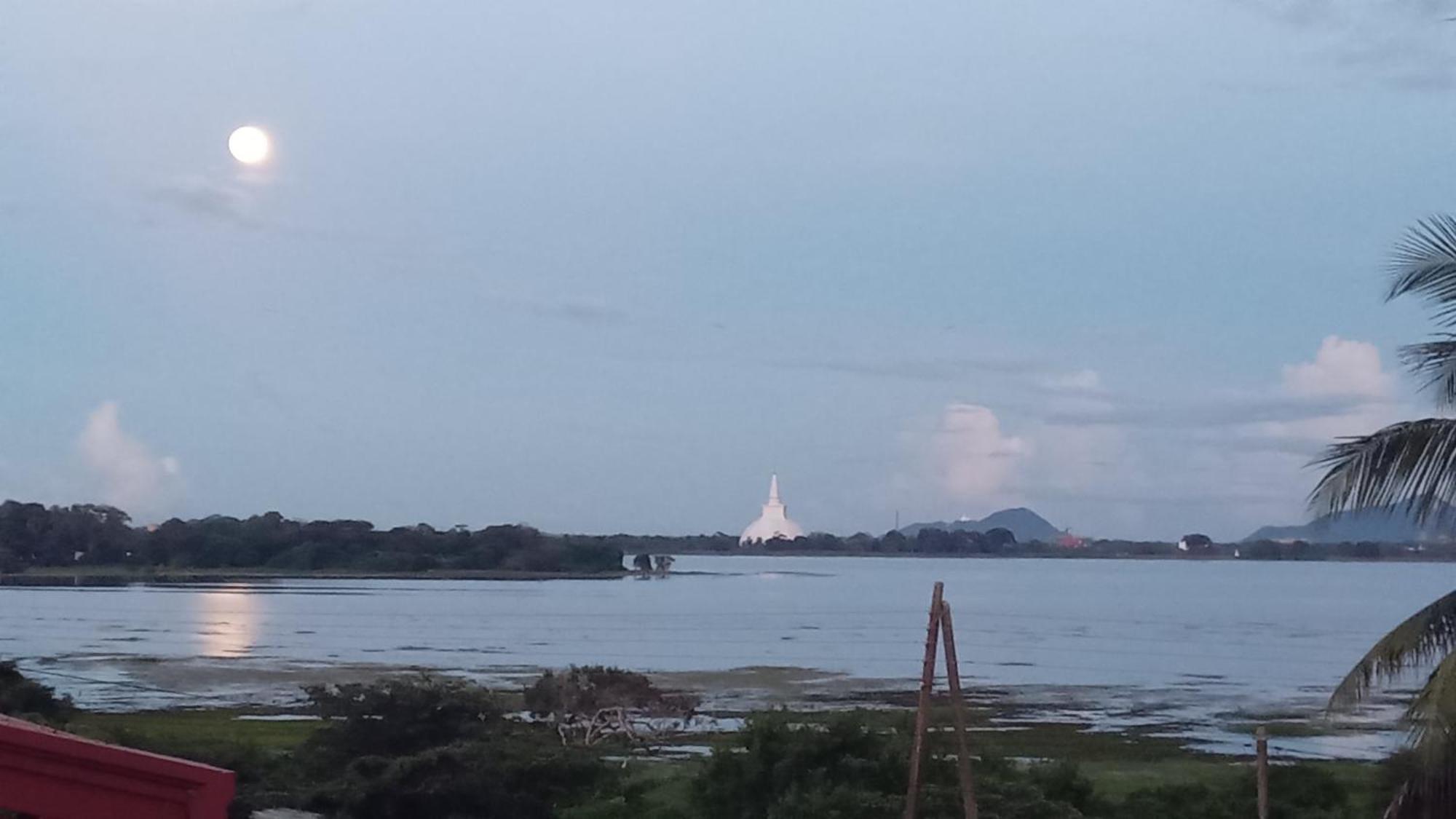 Lake Edge Resort Anuradhapura Exteriör bild